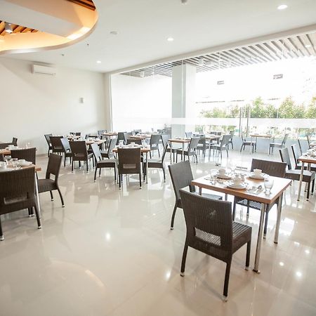 Whiz Prime Hotel Sudirman Makasar Exteriér fotografie