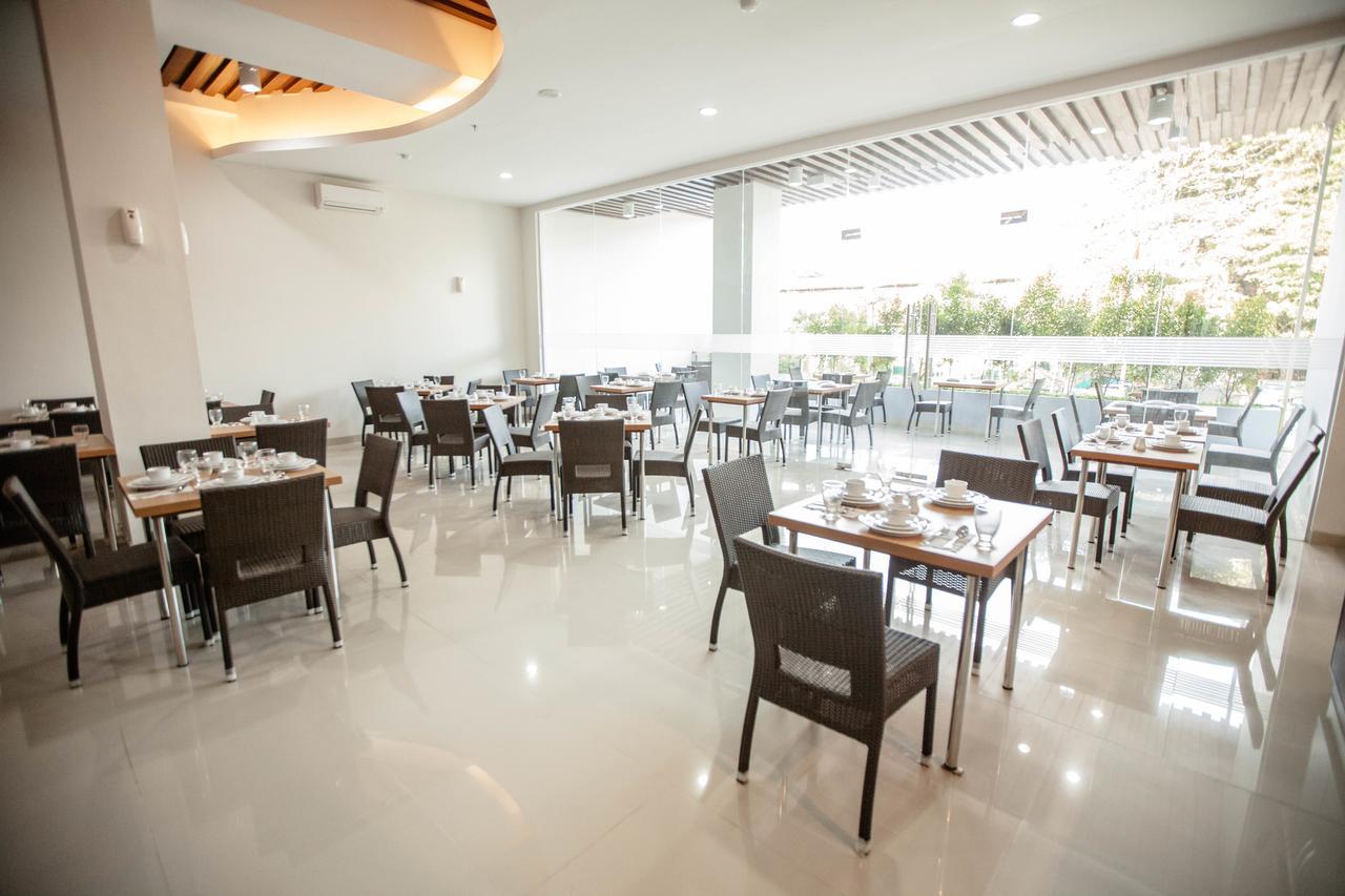 Whiz Prime Hotel Sudirman Makasar Exteriér fotografie